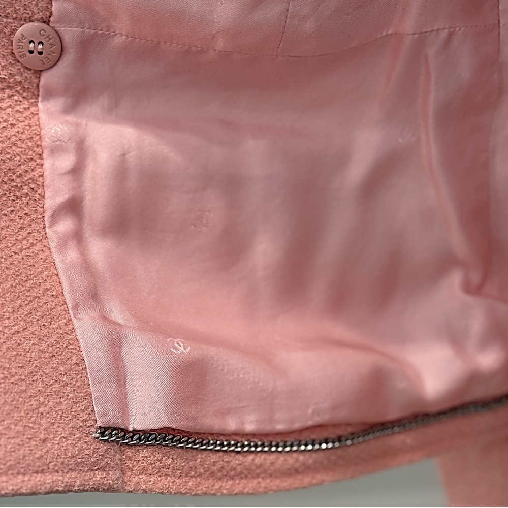 Chanel Vintage 1997P Pink Skirt Suit w 9 MOP logo buttons Sz FR 34 / US 0-2 - Picture 14 of 16